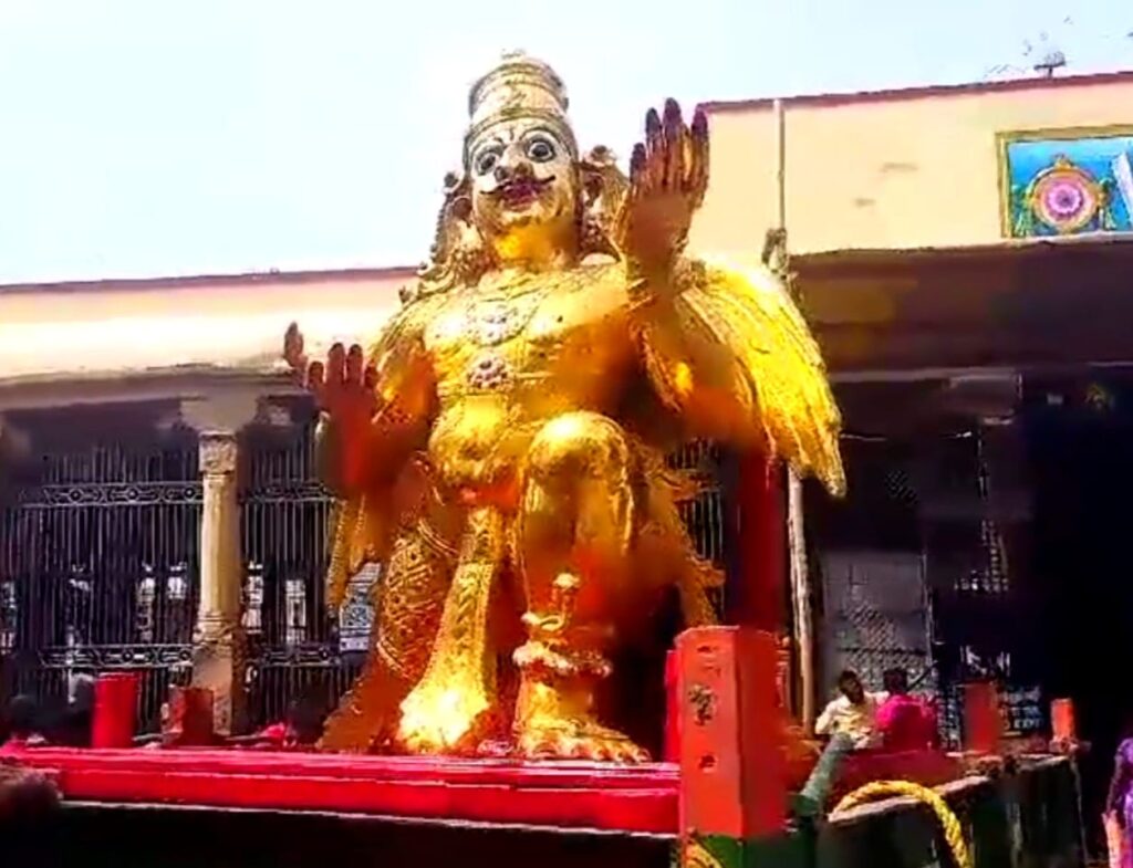 பந்தல் கால் நடும் நிகழ்ச்சியுடன் திருவிழா தொடங்கி நடைபெற்று வருகிறது