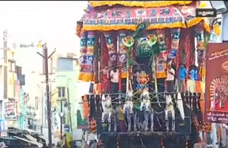 மாசி வீதிகளில் ஆடி அசைந்து வரும் தேர்கள்.....விழாக்கோலம் பூண்டது மதுரை மாநகரம்!