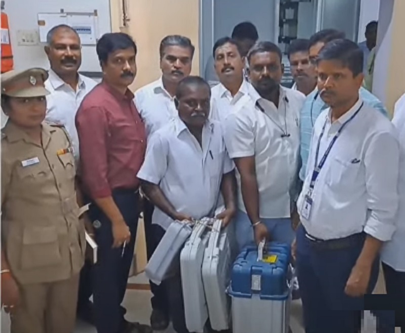 வாக்குச்சாவடிகளுக்கு மின்னணு இயந்திரங்களை அனுப்பி வைக்கும் பணி மும்முரம்!