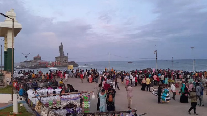 கோடை விடுமுறையையொட்டி, கன்னியாகுமரியில் குவிந்த சுற்றுலாப் பயணிகள்!