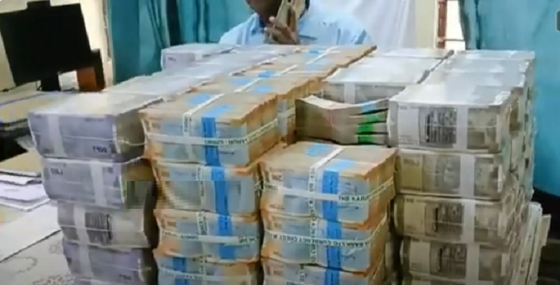 தமிழகம் முழுவதும் தேர்தல் பறக்கும் படையினர் தீவிர சோதனை!