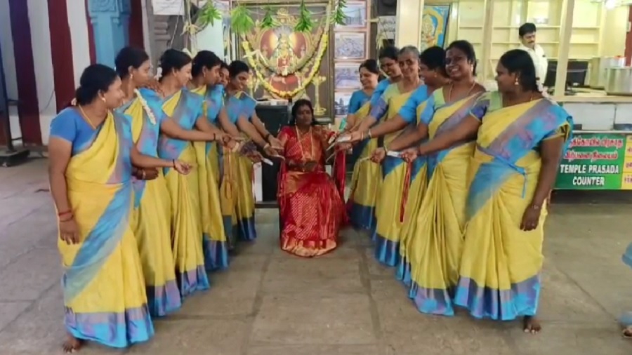 திருவேற்காடு கருமாரியம்மன் கோயிலில் கும்மாளம் போடும் பணியாளர்கள்.......வைரலாக வீடியோ!