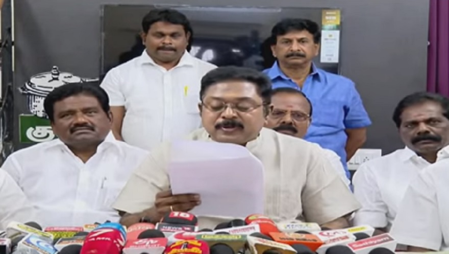 தேனி தொகுதிக்கான தேர்தல் அறிக்கையை வெளியிட்டார் டிடிவி தினகரன்!