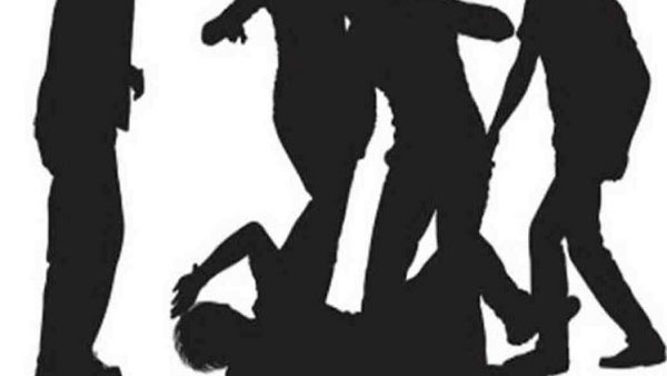 கடனை திருப்பி கேட்பதற்காக வீடு புகுந்து தாக்கிய திருநங்கை