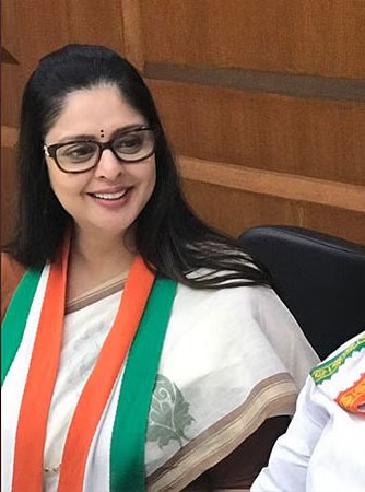 சூர்யாவின் 'புறநானூறு' கைவிடப்பட்டதற்கு நடிகை நக்மா தான் காரணமா?