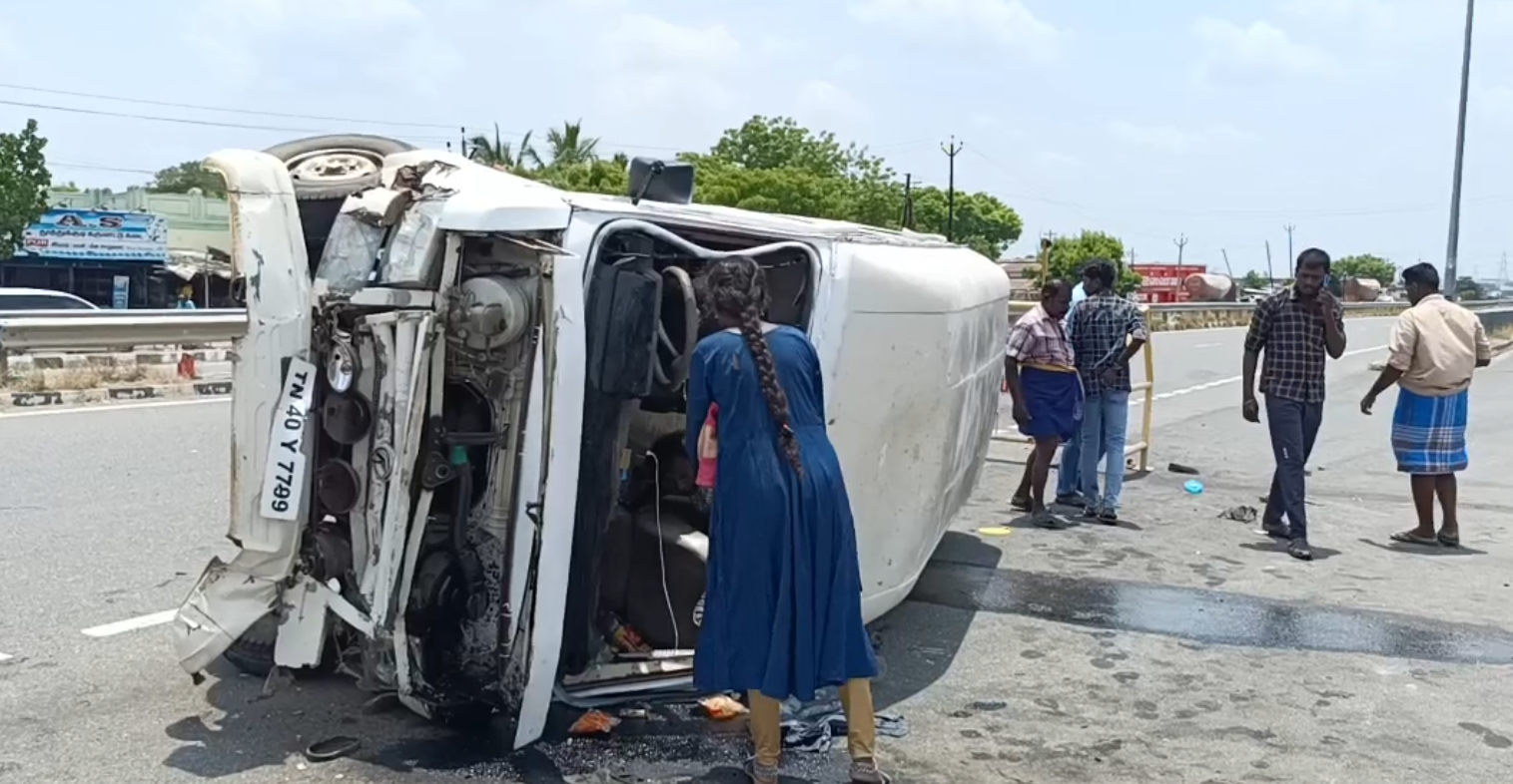 தேசிய நெடுஞ்சாலையில் வேன் கவிழ்ந்து விபத்து - 13 பேர் காயம்