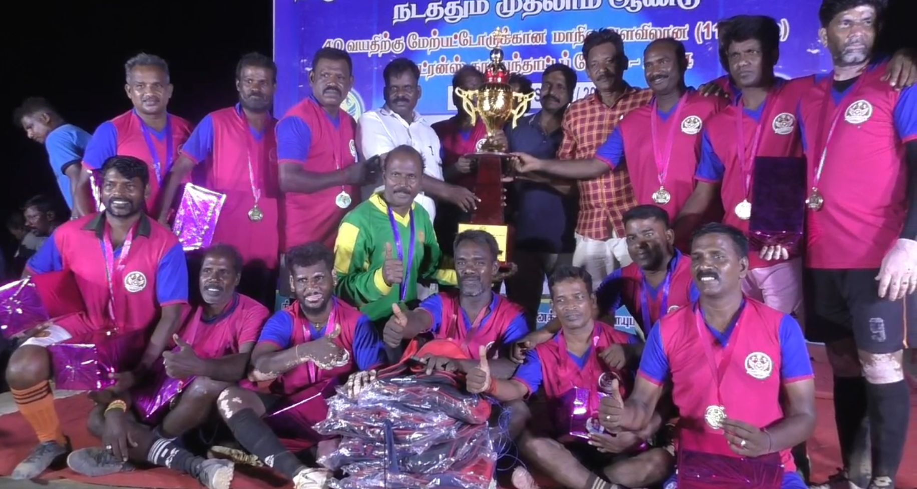 ஆவடியில் வெட்ரன்ஸ் கால் பந்தாட்ட போட்டி