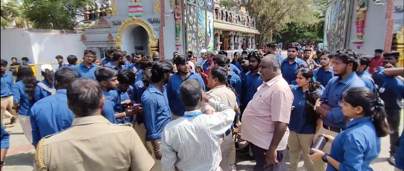 பூவிருந்தவல்லி சவீதா கல்லூரி மாணவர்கள் போராட்டம்
