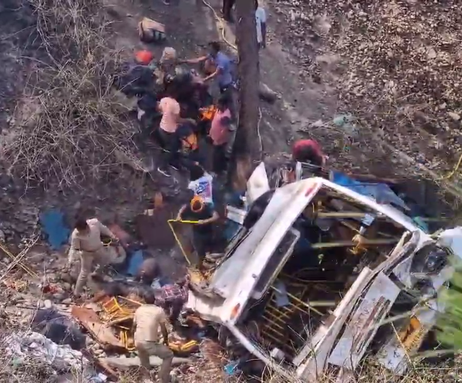 ஜம்முவில் விபத்து உயிரிழந்தோர் 15 ஆக அதிகரிப்பு - குடியரசு தலைவர் இரங்கல். 