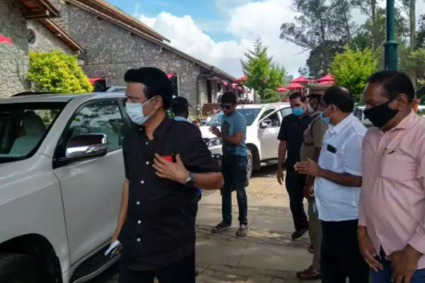 முதலமைச்சர் குடும்பத்தினருடன் ஓய்வெடுக்க கொடைக்கானல் சென்றார்