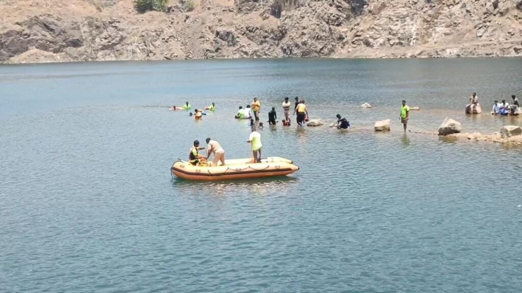 கீரப்பாக்கம் கல்குவாரியில் குளிக்க சென்ற கல்லூரி மாணவர்கள் மூன்று பேர் பலி