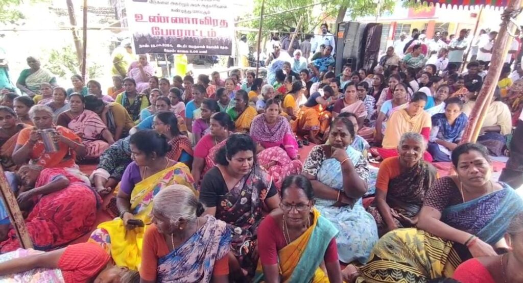 திருவேற்காட்டில் கண்களில் கருப்பு துணி கட்டிக்கொண்டு போராட்டம்