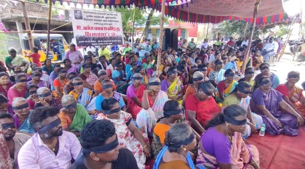 கருப்பு துணி கட்டிக்கொண்டு