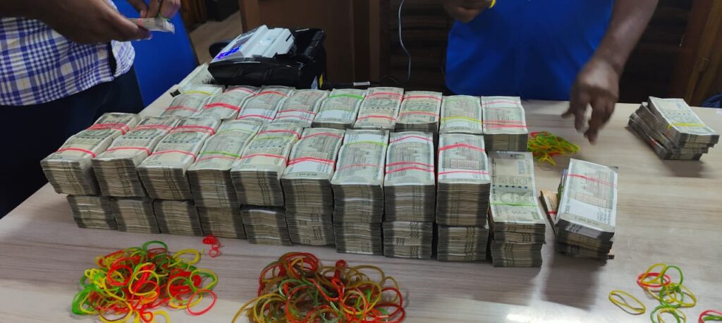 ரூபாய். 94 லட்சம் ஹவாலா பணம் பறிமுதல்