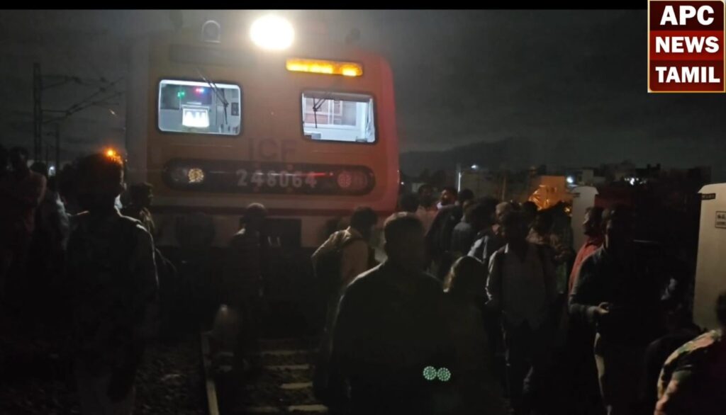 சென்னை - அரக்கோணம் மார்க்கம் மின்சார ரயில் போக்குவரத்து பாதிப்பு