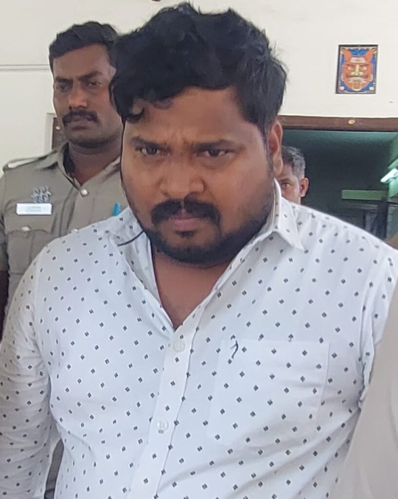 சுமார் நூறு கோடி ரூபாய் அளவுக்கு மோசடி