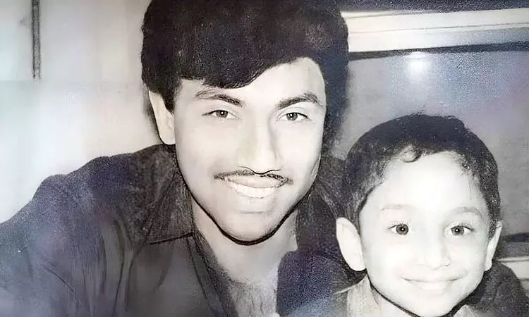 சத்யராஜ் மடியில் அமர்ந்திருக்கும் இந்தப் பான் இந்திய நடிகர் யார் தெரியுமா?