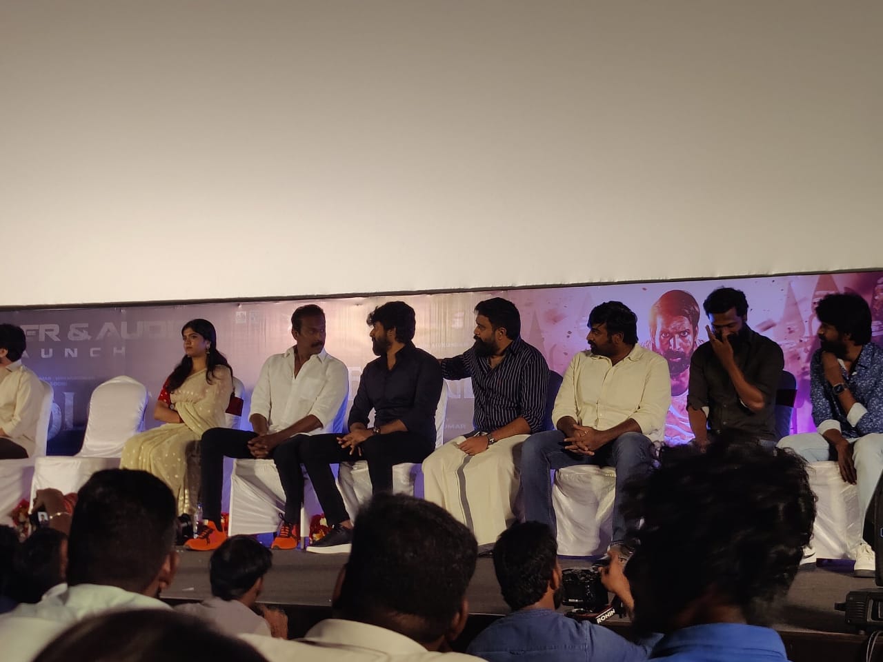'கருடன்' இசை வெளியீட்டு விழாவில் சிவகார்த்திகேயன், விஜய் சேதுபதி!