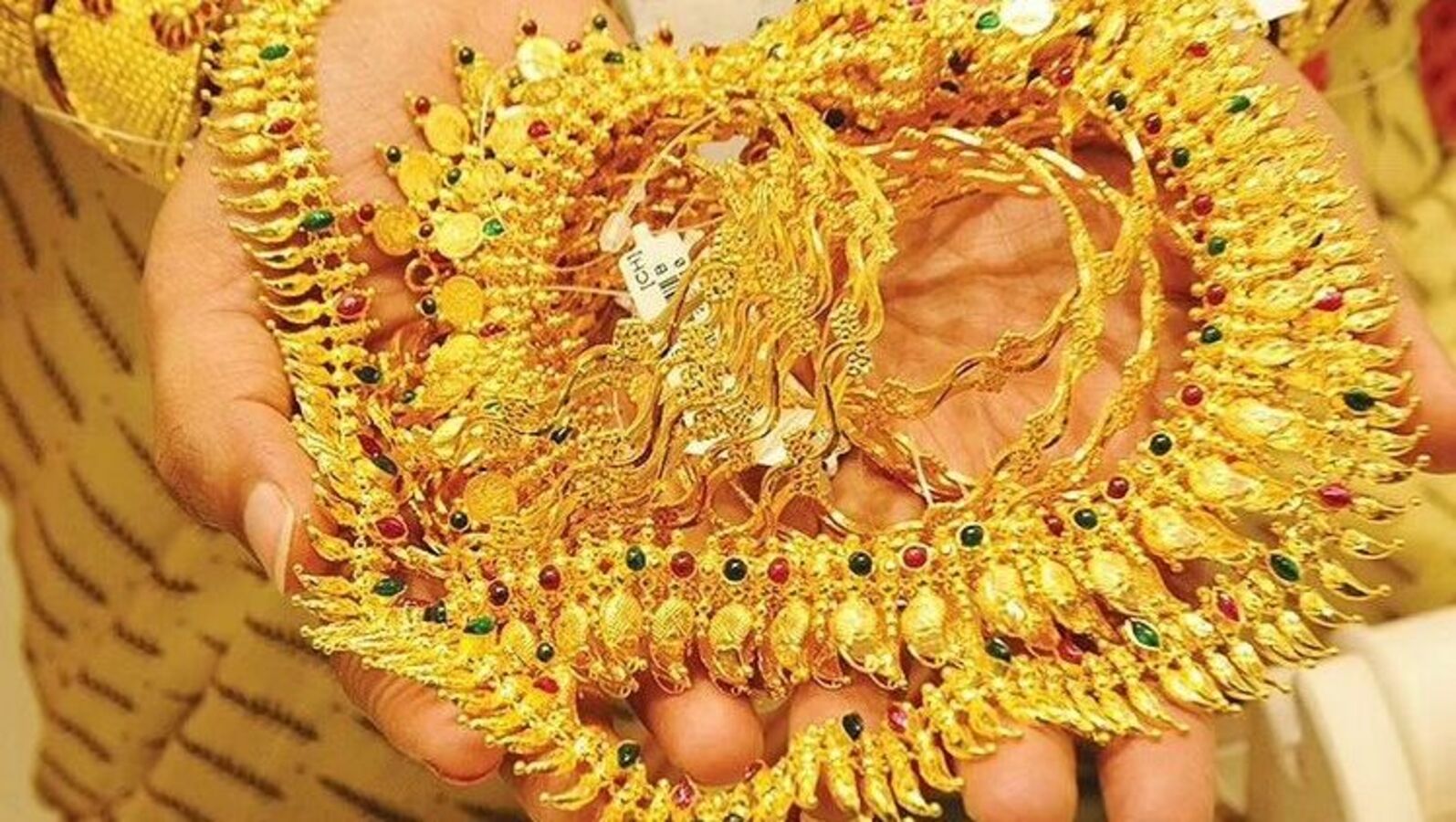 புகார்தாரரின் நகைகளை அடகு வைத்த ஆய்வாளர் சஸ்பெண்ட்