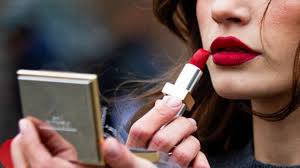 சிவப்பு வண்ண உதட்டுச் சாயம் பூசினால் அபராதம் - கிம் ஜாங் உன்