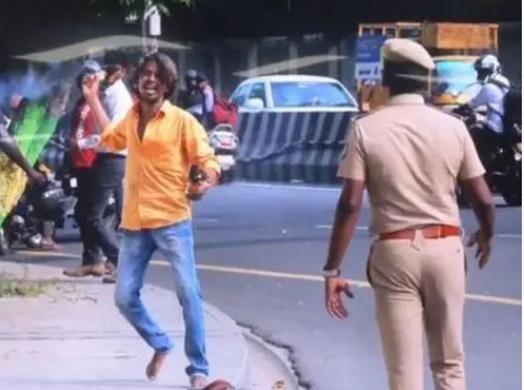 பள்ளி மாணவிகளை முதியவர்களின் காம பசிக்கு இறையாக்கிய நதியா