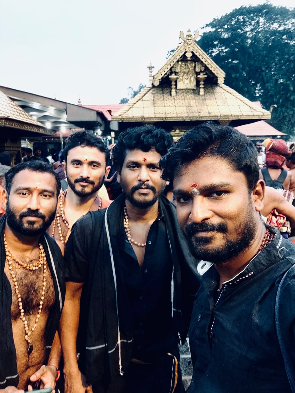 சபரிமலையில் இயக்குனர் லோகேஷ் கனகராஜ்..... வைரலாகும் புகைப்படங்கள்!