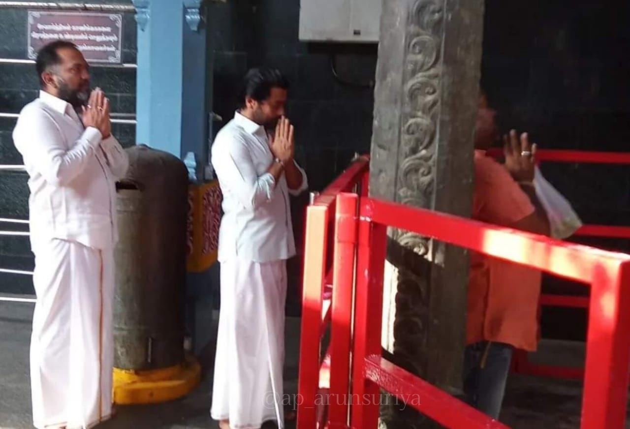 'சூர்யா 44' படப்பிடிப்புக்கு செல்லும் முன் சாமி தரிசனம் செய்யும் சூர்யா!