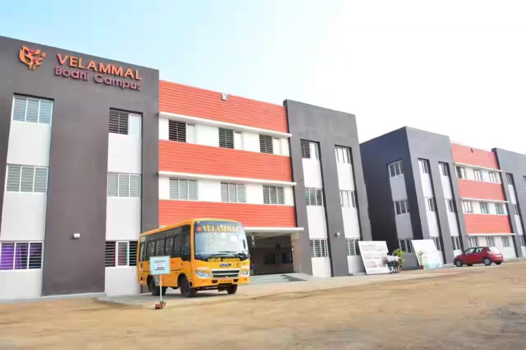 தனியார் பள்ளியில் கையாடல் செய்த பெண் ஊழியர் கைது