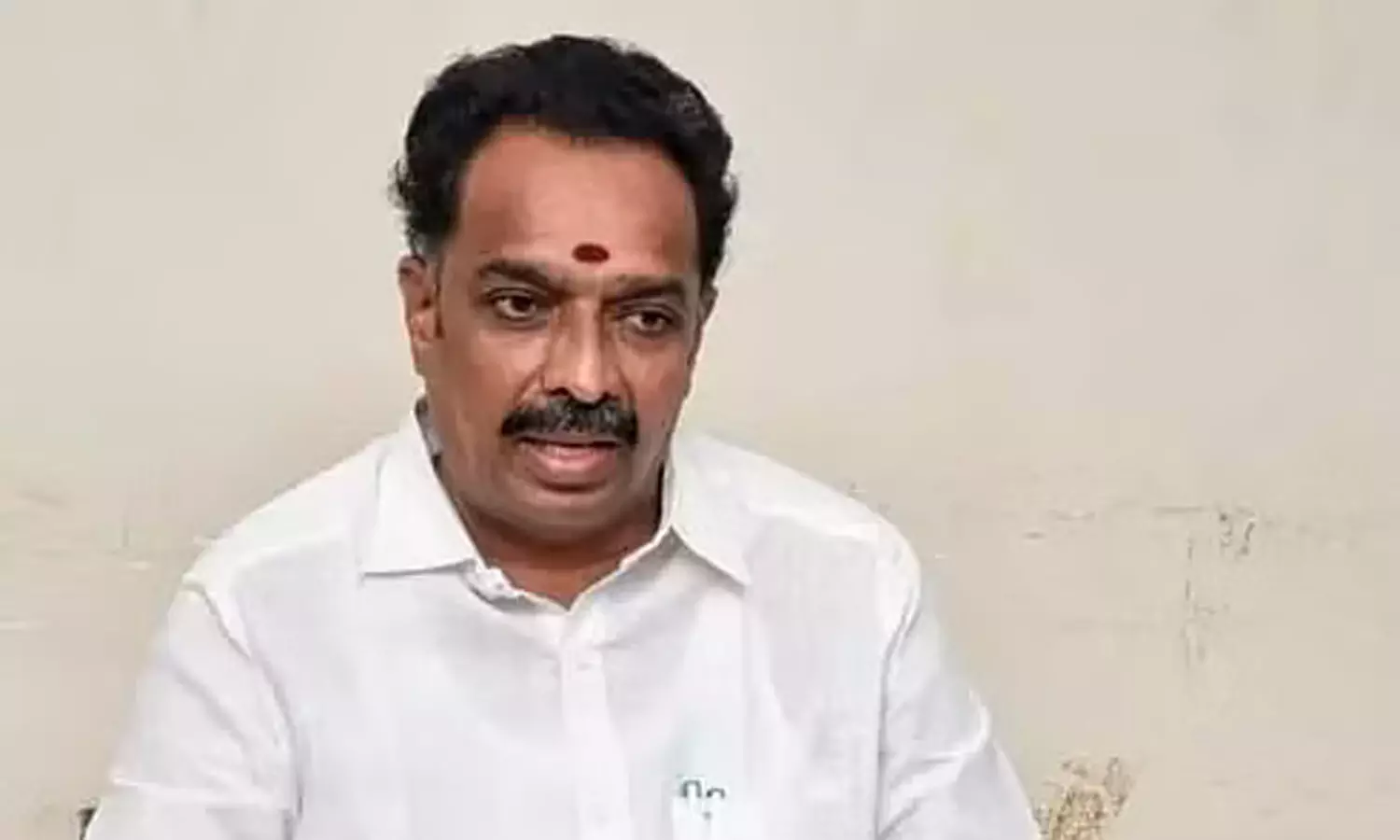 முன்னாள் அமைச்சர் பெயரில் சீட்டு கம்பெனி நடத்தி மோசடி