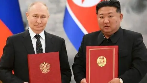 வடகொரியாவில் கலை நிகழ்ச்சிகளில் பங்கேற்ற புதின்