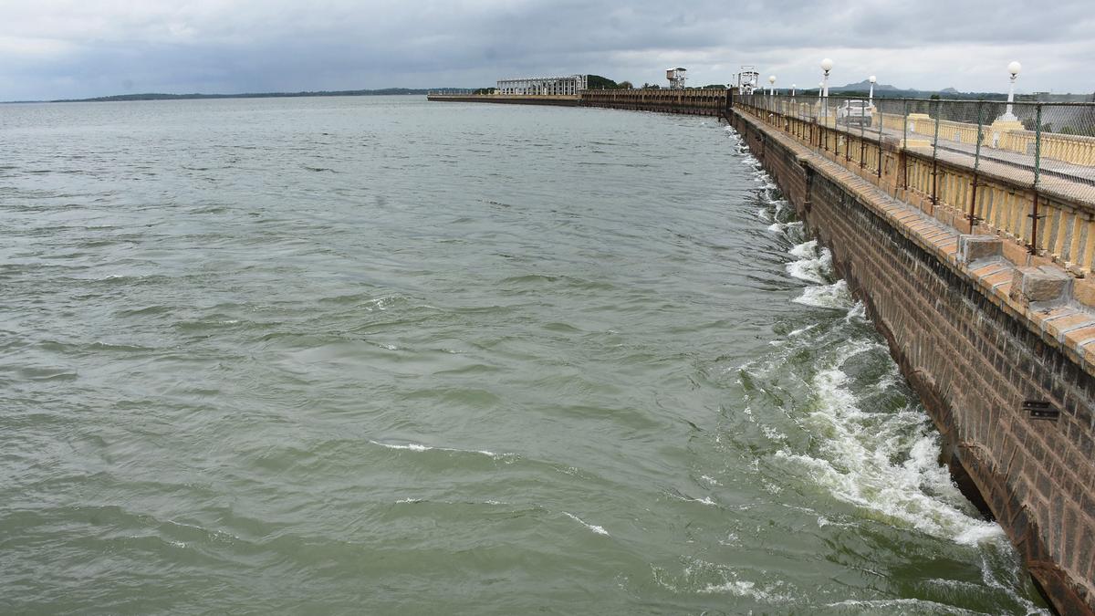 கே.ஆர்.எஸ்., கபினி அணைகளுக்கு நீர்வரத்து அதிகரிப்பு