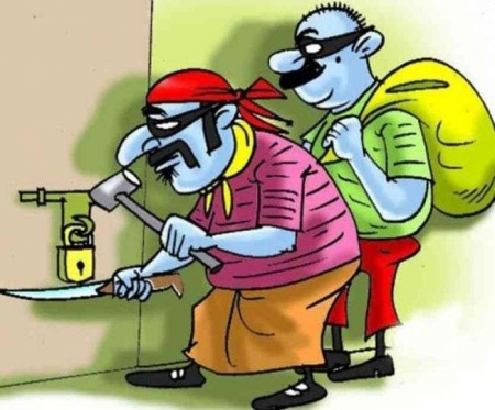 வீட்டின் பூட்டை உடைத்து பணம் நகை திருட்டு