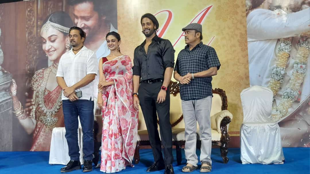 மேடையில் மருமகனை பாராட்டிய ஆக்சன் கிங் அர்ஜுன்......மாமனாரை சார்ன்னு சொன்ன ஐஸ்வர்யா!