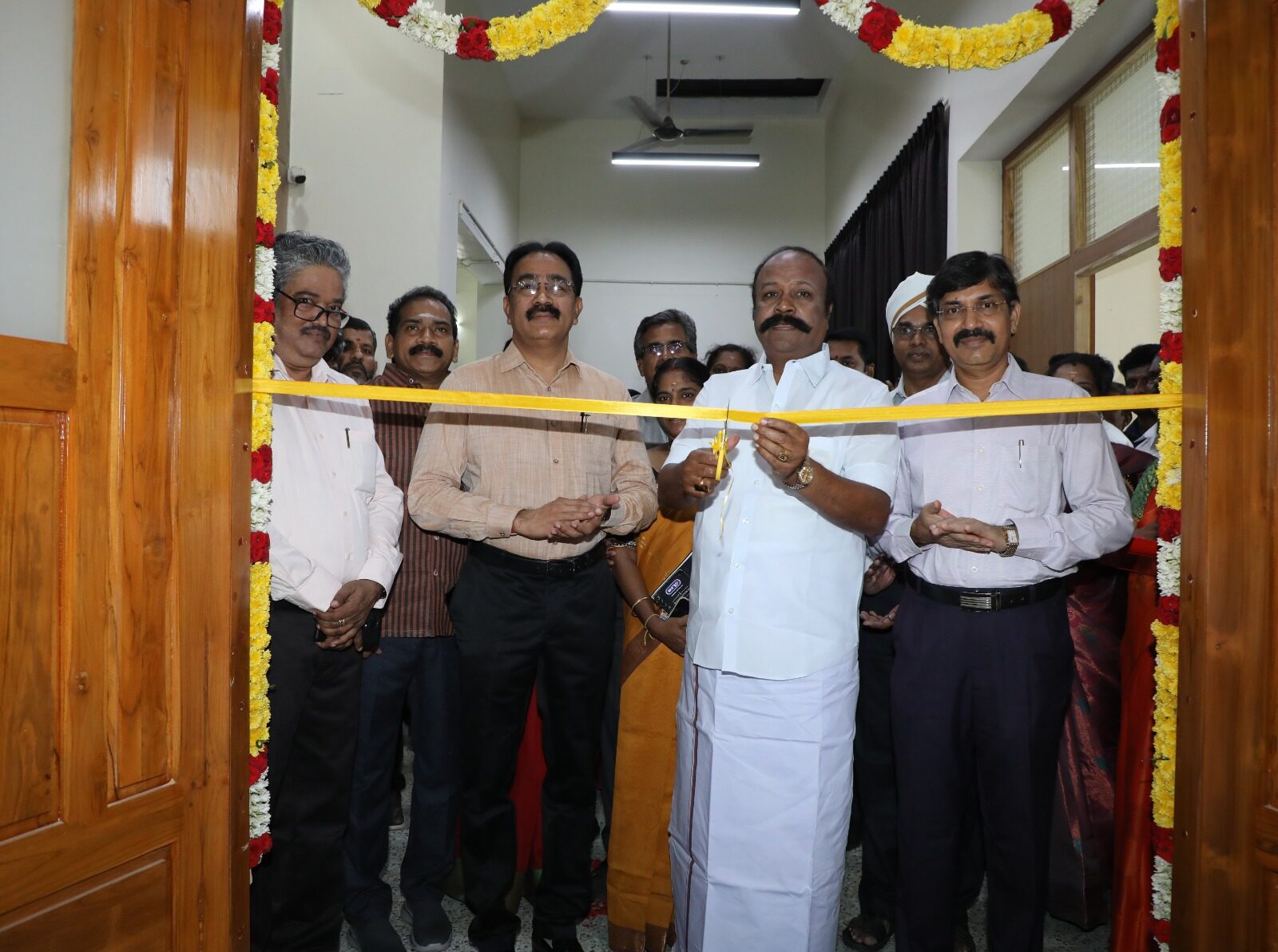 கூட்டுறவுத் துறையில் தொடர்ந்து காலி பணியிடங்கள் நிரப்பப்பட்டு வருகிறது- அமைச்சர் பெரியகருப்பன்