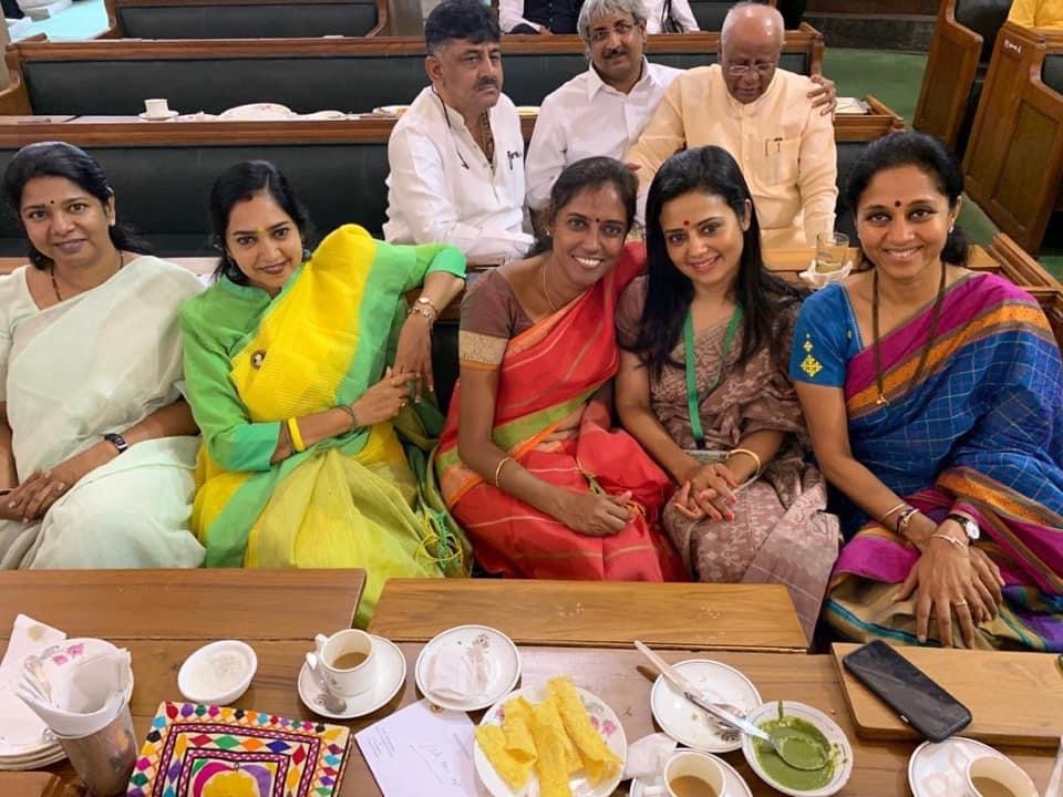 களத்தில் மீண்டும் போர்வீரர்கள் - மஹுவா மொய்த்ரா