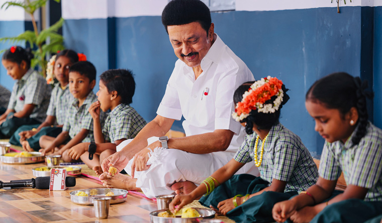 வெற்றி கூட்டணியாக வழி நடத்தும் திமுக தலைவர்