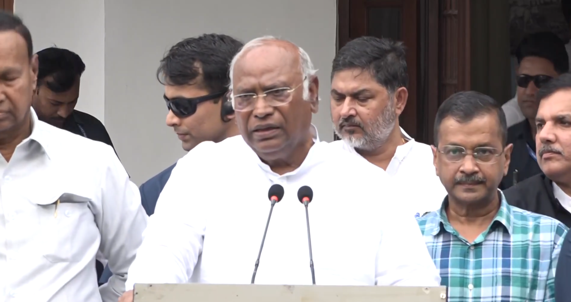 இந்தியா கூட்டணிக்கு 295 இடங்களுக்கு மேல் வெற்றி பெறும் - மல்லிகார்ஜுன் கார்க்கே உறுதி