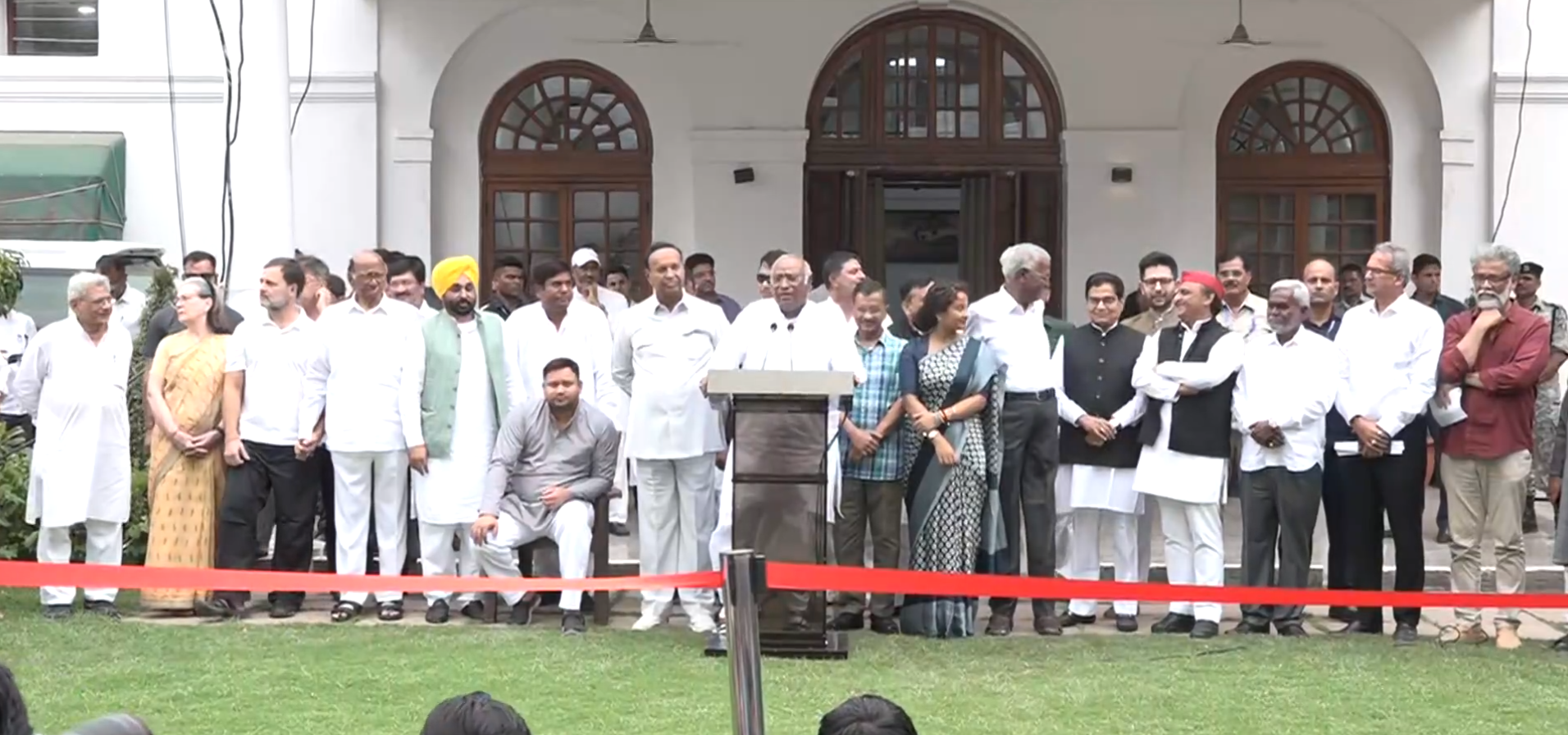 இந்தியா கூட்டணிக்கு 295 இடங்களுக்கு மேல் வெற்றி பெறும் - மல்லிகார்ஜுன் கார்க்கே உறுதி