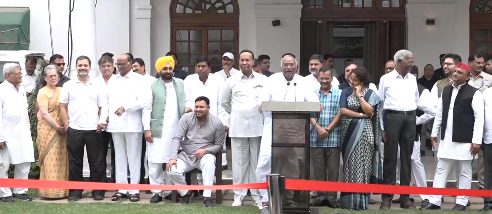 இந்தியா கூட்டணிக்கு 295 இடங்களுக்கு மேல் வெற்றி பெறும் - மல்லிகார்ஜுன் கார்க்கே உறுதி