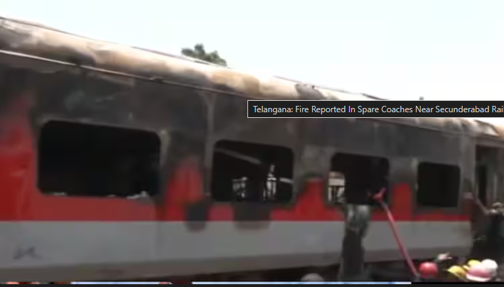 செகந்திராபாத் ரயில் நிலையத்தில் நின்றிருந்த ரயிலில் தீ