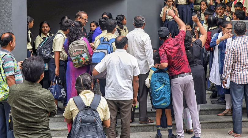 பாடத்திட்டத்தில் நடிகை தமன்னா குறித்த பாடம் - கடும் எதிர்ப்பு