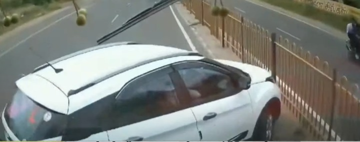 பேருந்தை முந்திச்செல்ல முயன்ற கார் விபத்து