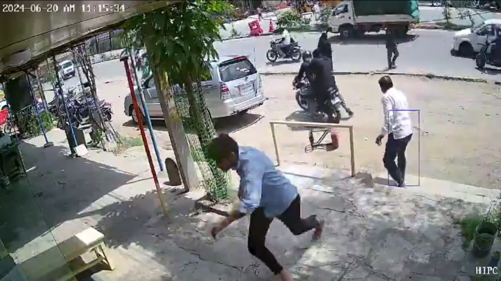 நகைக்கடை உரிமையாளரை தாக்கி நகை கொள்ளை