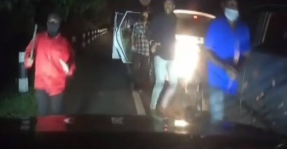 நெடுஞ்சாலையில் கார் வழிப்பறி வழக்கில் 12 பேர் கைது, 4 கார்கள் பறிமுதல்