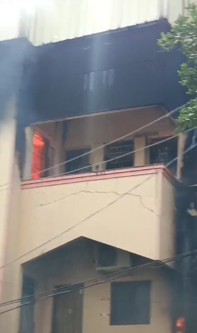 வாசனை திரவியங்கள் பேக்கிங் செய்யும் குடோனில் பயங்கர தீ விபத்து