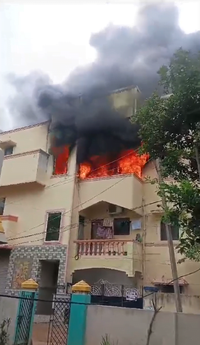 வாசனை திரவியங்கள் பேக்கிங் செய்யும் குடோனில் பயங்கர தீ விபத்து