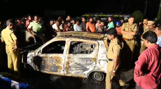 சாலையில் நிறுத்தப்பட்டிருந்த கார் திடீர் தீ பிடித்து எரிந்தது - ஒருவர் உயிரிழந்தார்