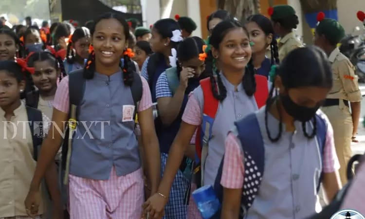 கோடை விடுமுறைக்கு பின்பு தமிழகத்தில் பள்ளிகள் திறப்பு