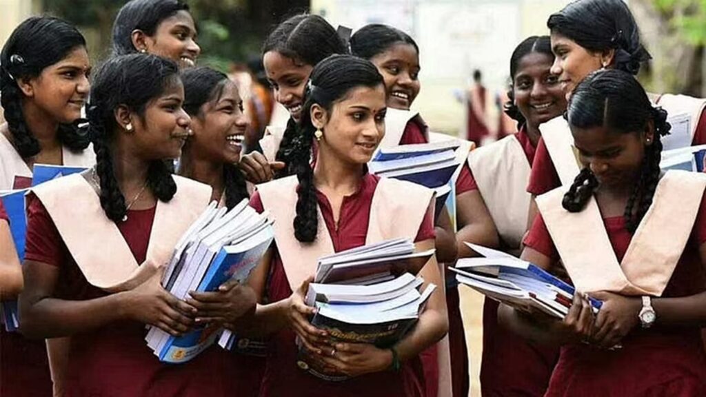 கோடை விடுமுறைக்கு பின்பு தமிழகத்தில் பள்ளிகள் திறப்பு