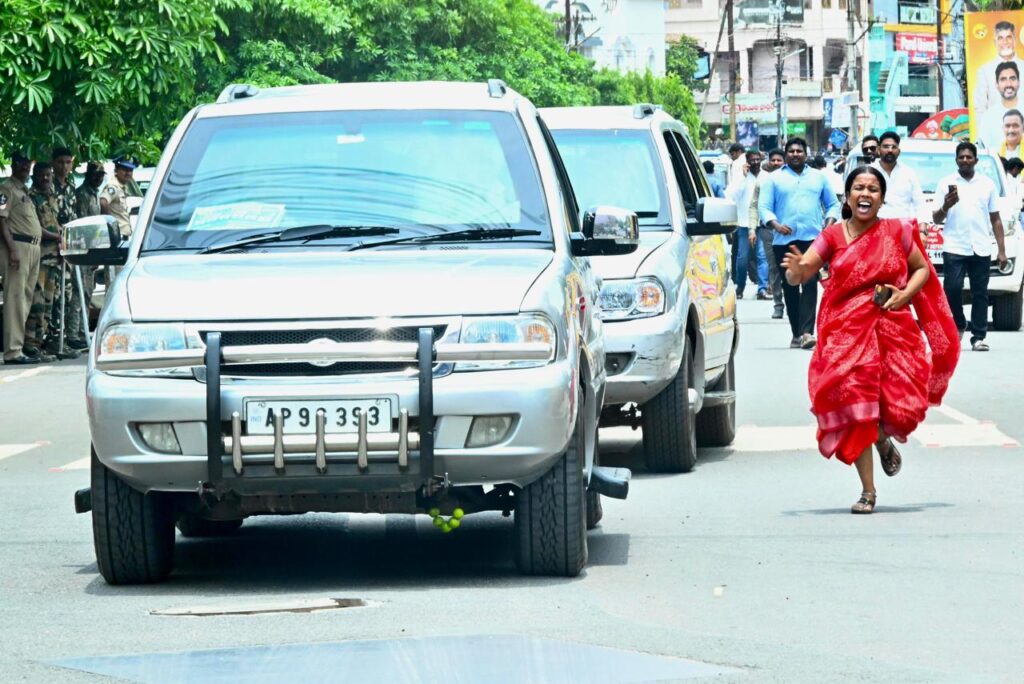 சந்திரபாபுவை துரத்தி வந்த பெண்! கண்ணாடியில் பார்த்து காரை நிறுத்திய சந்திரபாபு